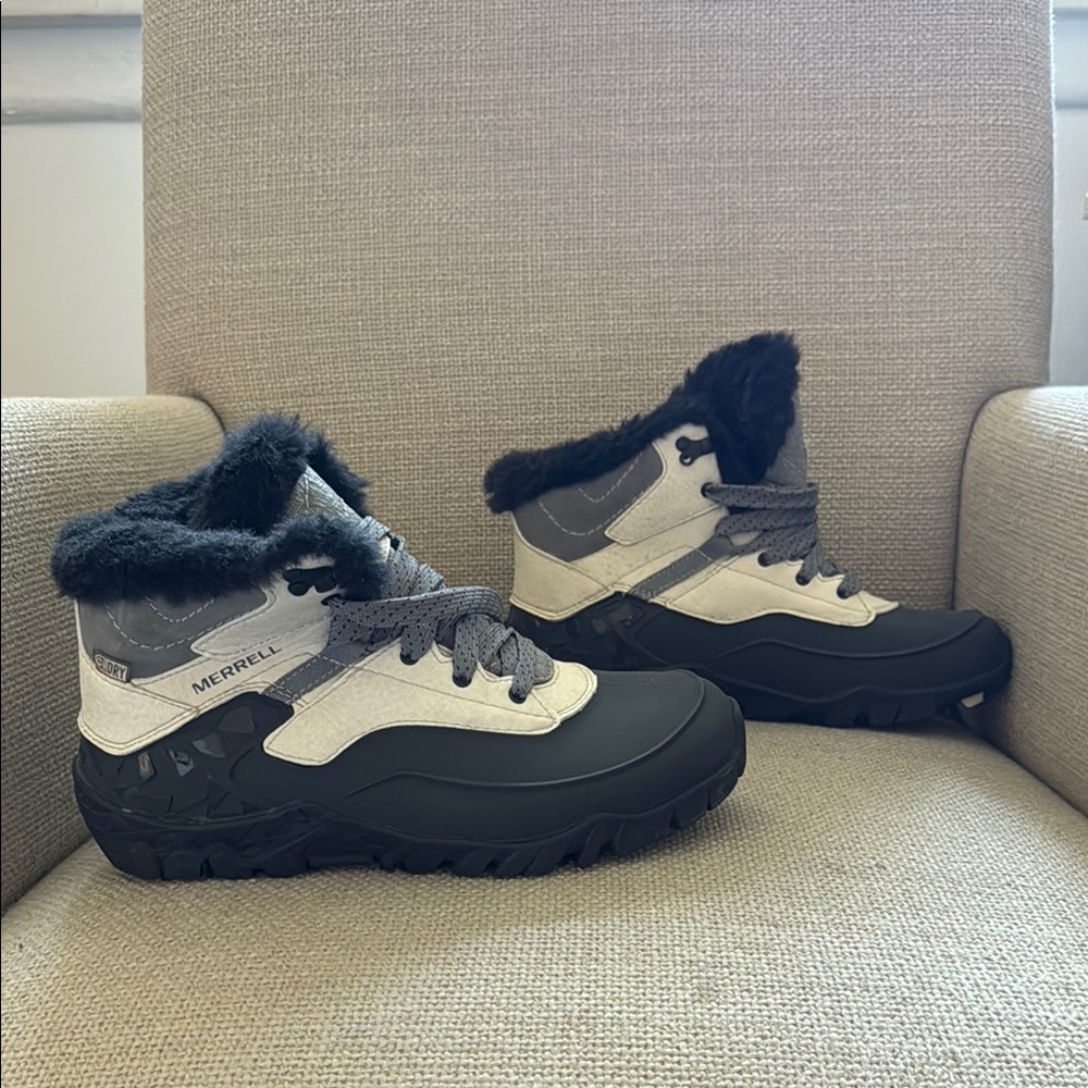 Merrell Black and Gray Rain & Snow Boots Durable Design